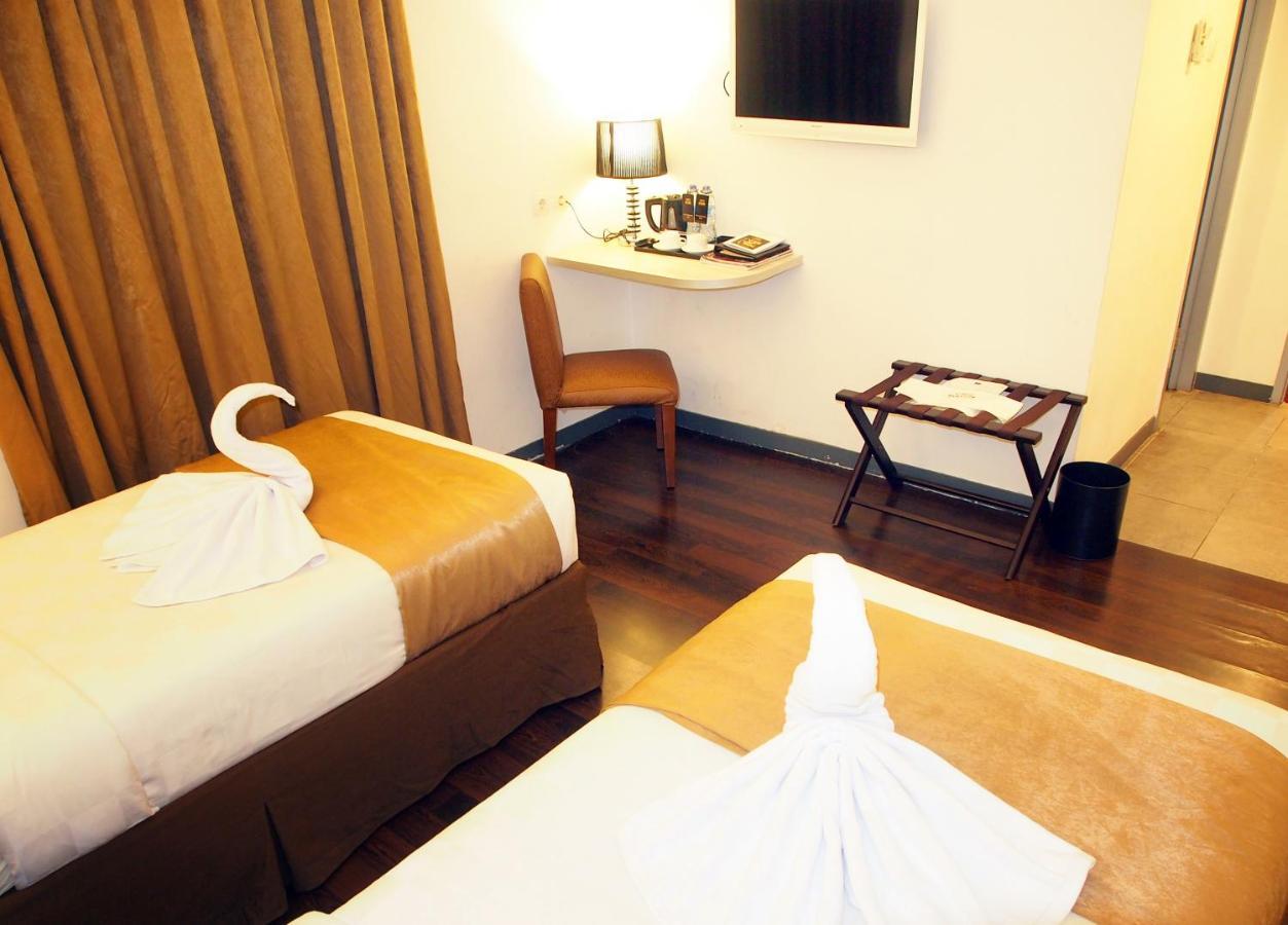 Maven Fatmawati Hotel Jacarta Exterior foto