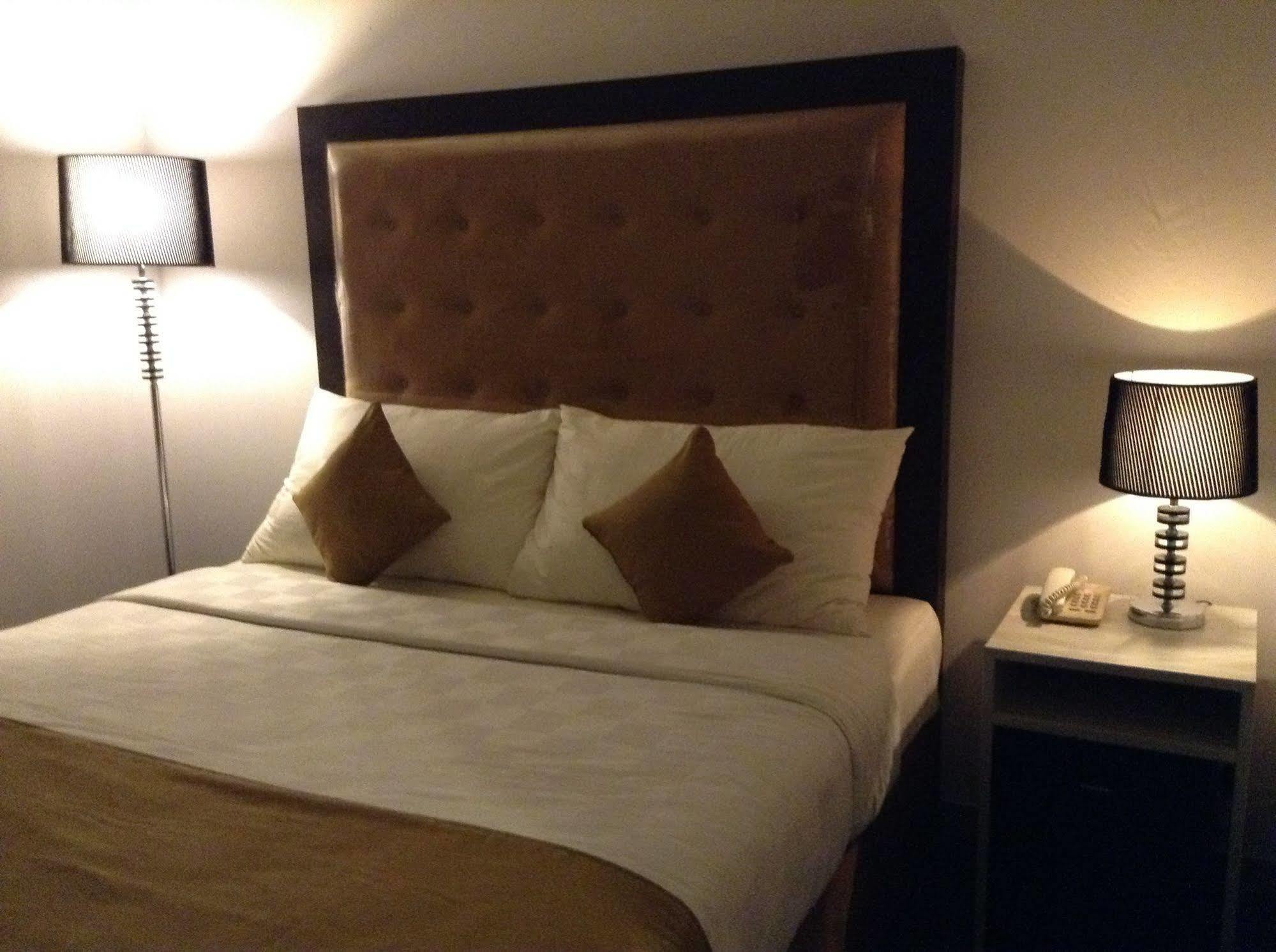 Maven Fatmawati Hotel Jacarta Exterior foto